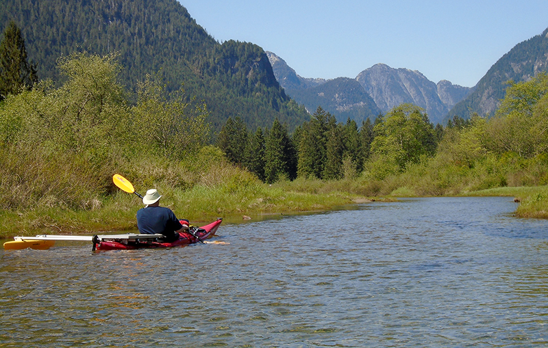 913047-0722-hike-paddling-to-trailhead.jpg