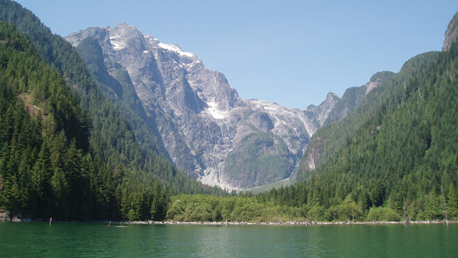 stave-lake-panorama-full-width-nature.jpg